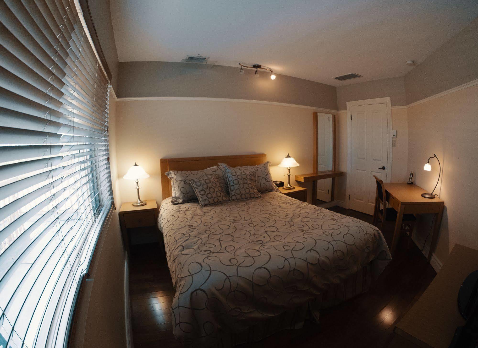 Hôtel Le Voyageur Sept-Îles Extérieur photo