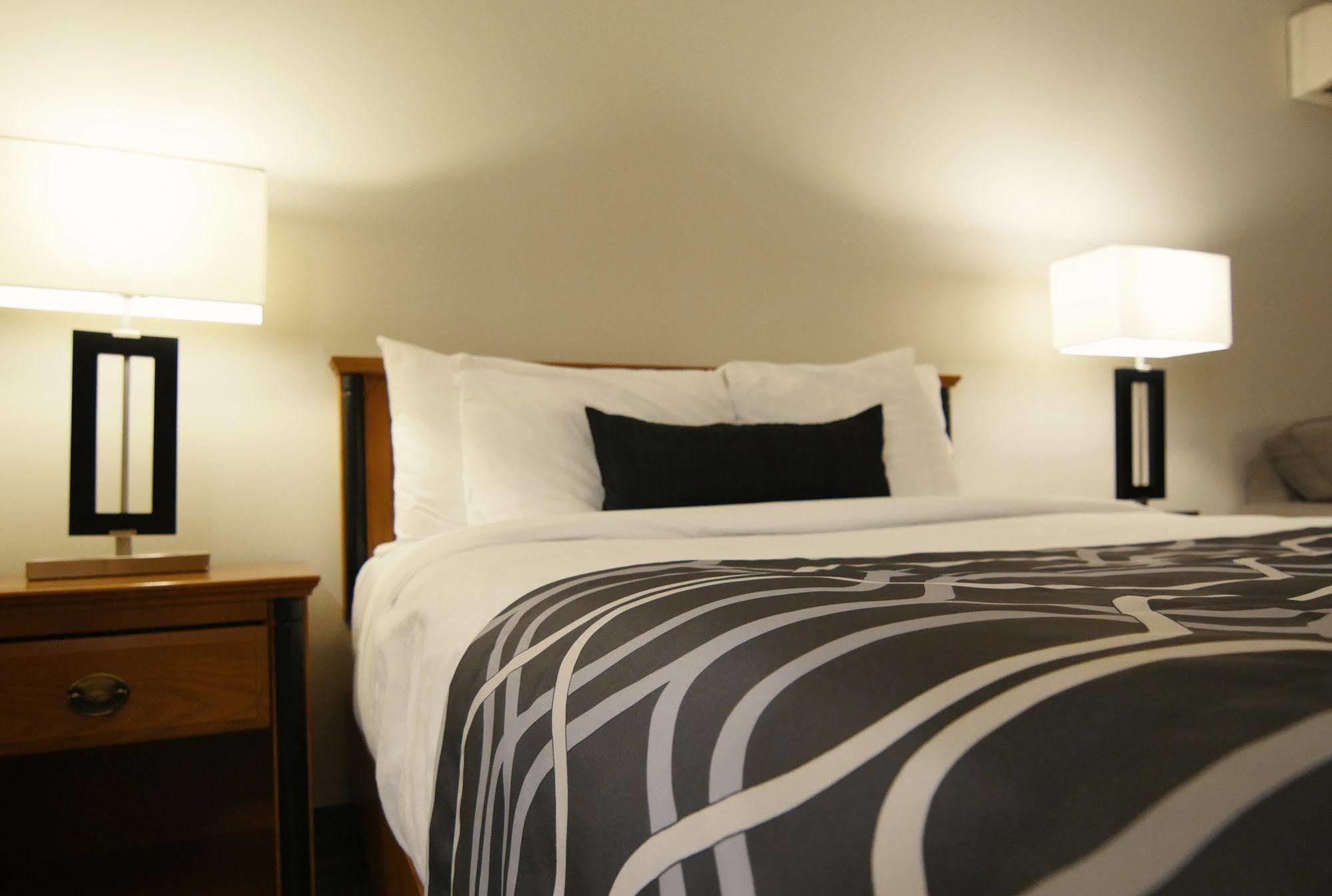 Hôtel Le Voyageur Sept-Îles Extérieur photo