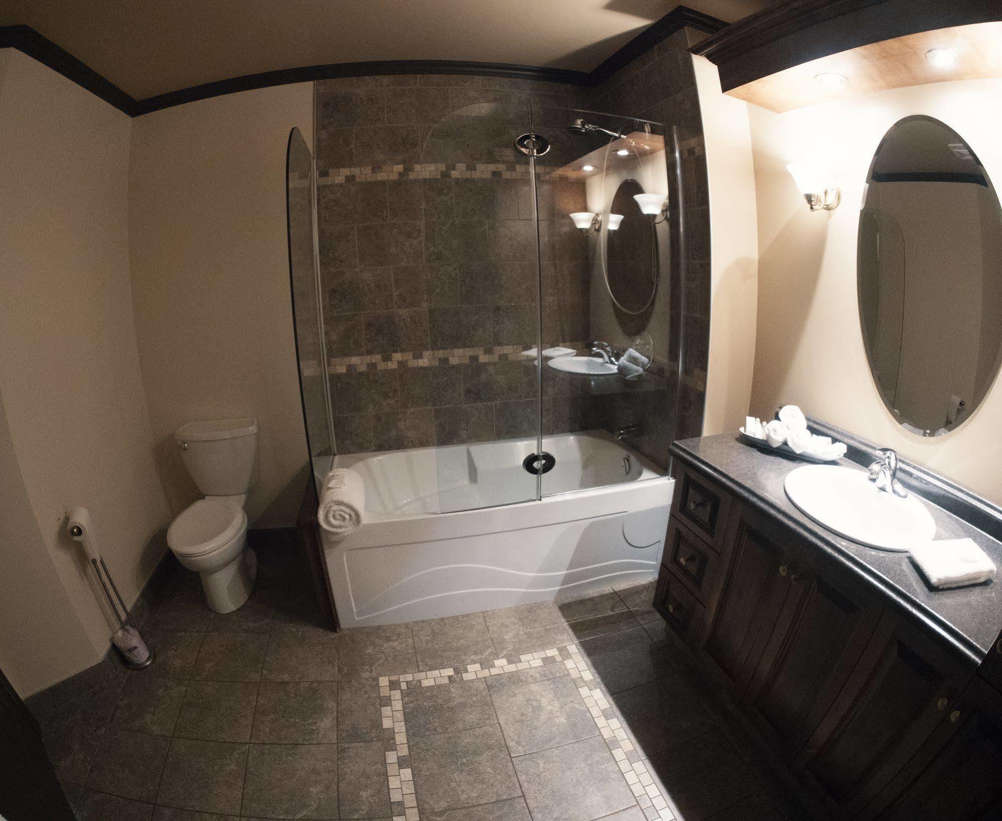 Hôtel Le Voyageur Sept-Îles Extérieur photo