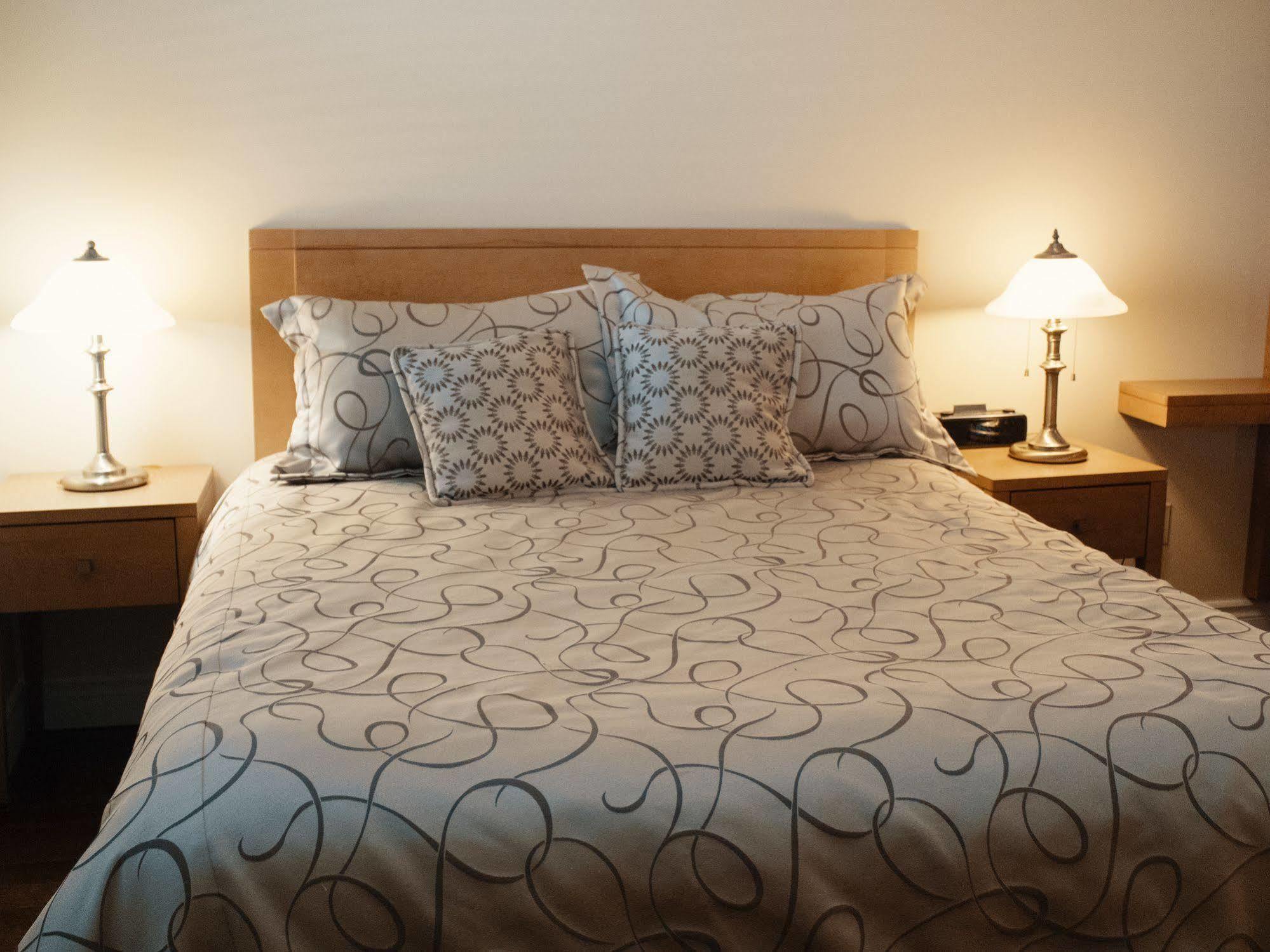 Hôtel Le Voyageur Sept-Îles Extérieur photo