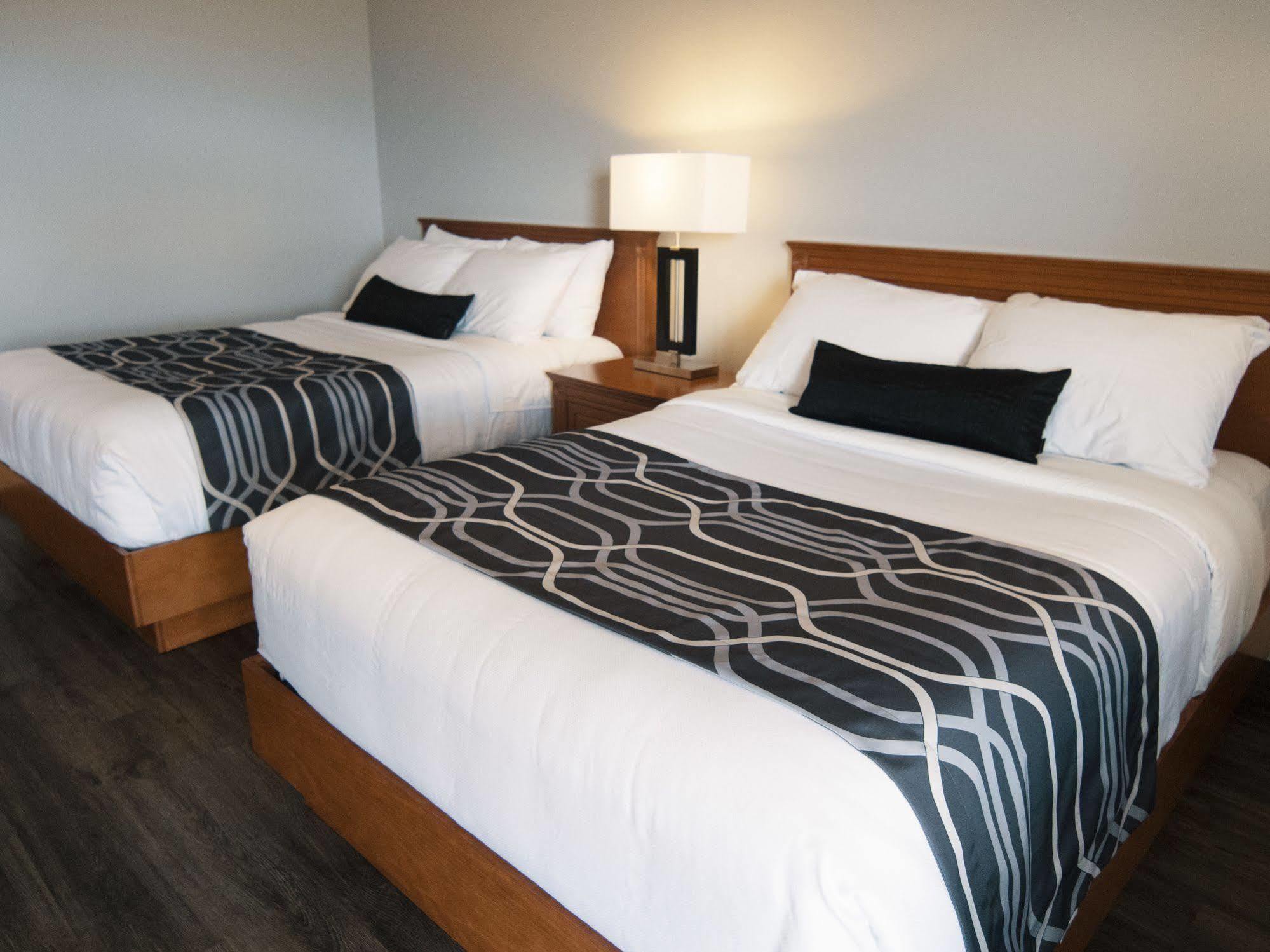 Hôtel Le Voyageur Sept-Îles Extérieur photo